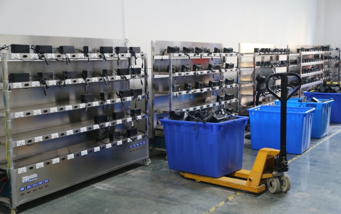 Battery charger factory aging, labeling and packing process to support stable bulk orders and reliable delivery.