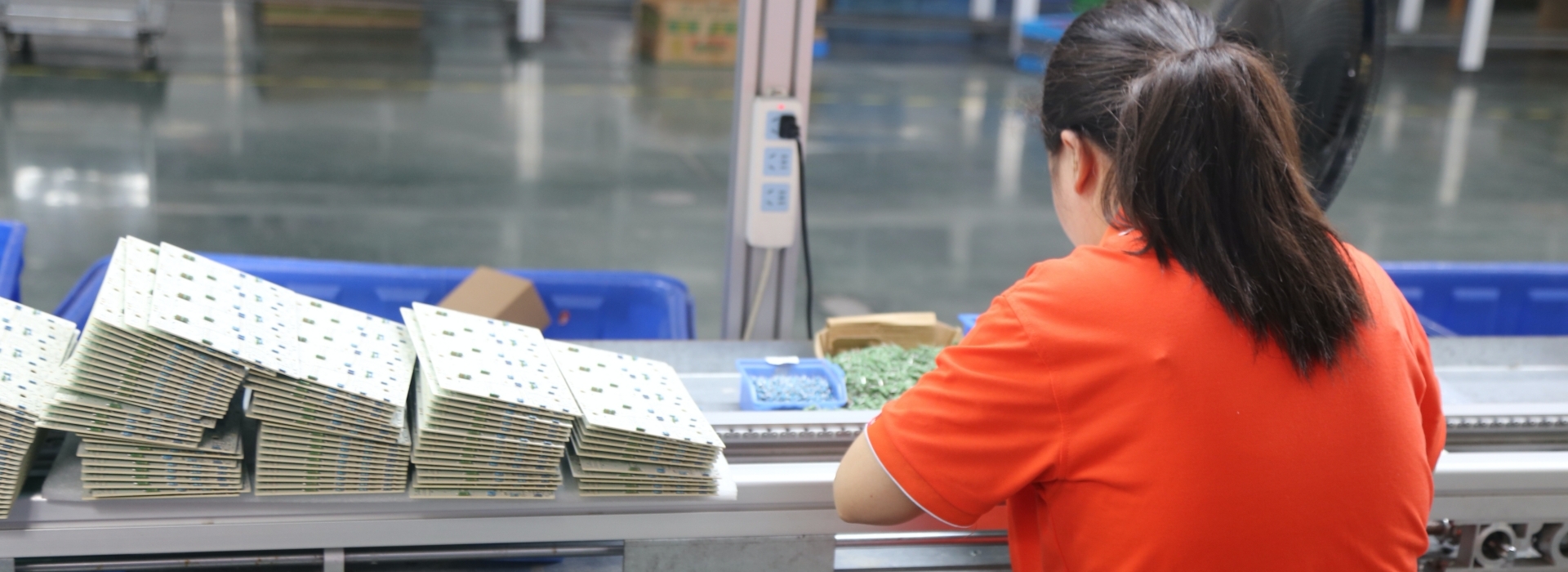 Linjia OEM battery charger manufacturer production process with assembly, testing and packing for stable batch delivery.