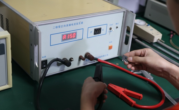 Surge current testing of electronic components used in battery charger development
