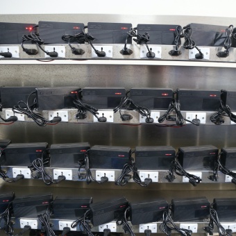 Dedicated full-load burn-in area at Linjia screens battery chargers for early-life abnormalities before packing and release.