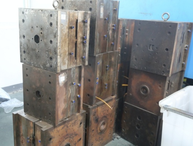 Battery charger housing mould development for OEM projects, supporting custom enclosure production and charger manufacturing integration.
