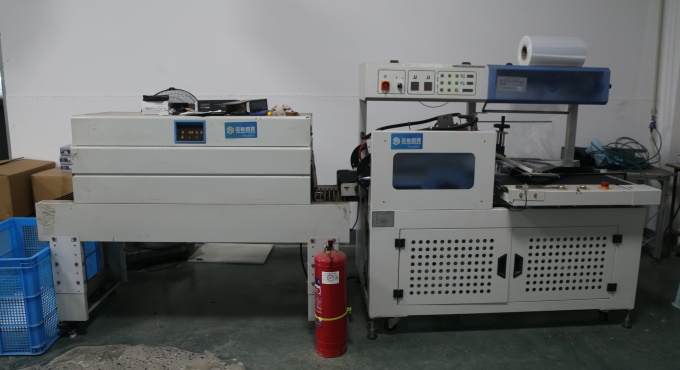 Shrink wrapping and sealing equipment for battery charger packaging
