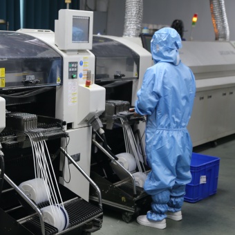 SMT production lines at Linjia’s battery charger factory for repeatable PCB assembly in OEM and ODM charger projects.