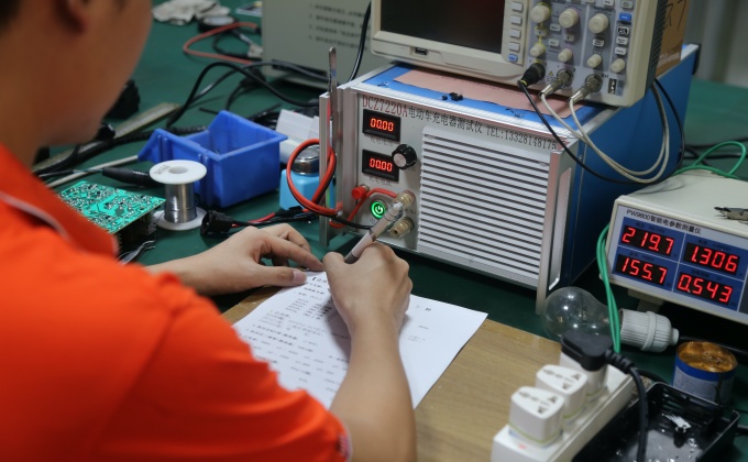 Battery charger specification matching for voltage, charging current, connector and AC input