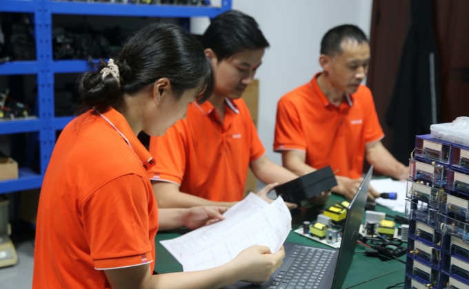 Linjia OEM/ODM battery charger R&D team develops circuits, PCB layouts, charging profiles and interfaces for custom projects.
