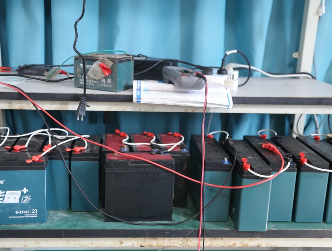 OEM battery charger matching for lead-acid, Li-ion and LiFePO4 chemistry with the required charging profile. 