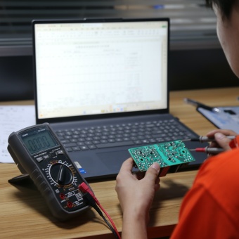 OEM battery charger technical support based on product model, batch information, operating symptoms, and buyer-provided evidence.